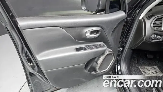 Jeep Renegade 2021 — ფოტო 25/30