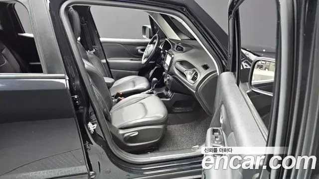 Jeep Renegade 2021 — ფოტო 22/30