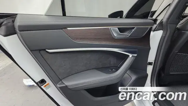 Audi A7 2022 — Photo 12/33