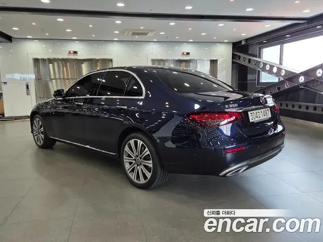 Mercedes-Benz E-Class 2022 — Фото 8/16