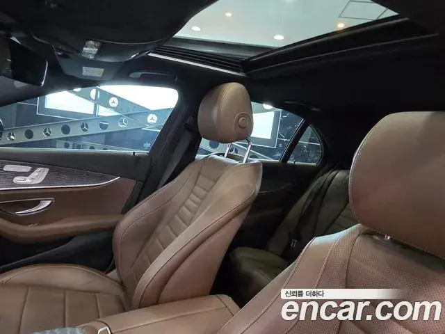 Mercedes-Benz E-Class 2022 — Фото 12/16