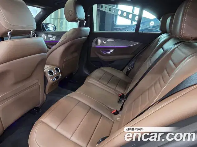 Mercedes-Benz E-Class 2022 — Фото 15/16