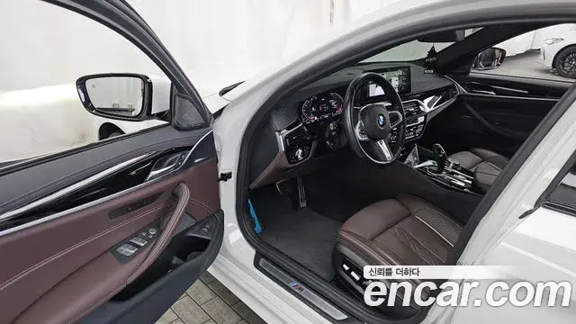 BMW 5 Series 2023 — Фото 10/20