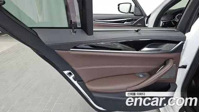BMW 5 Series 2023 — ფოტო 23/31