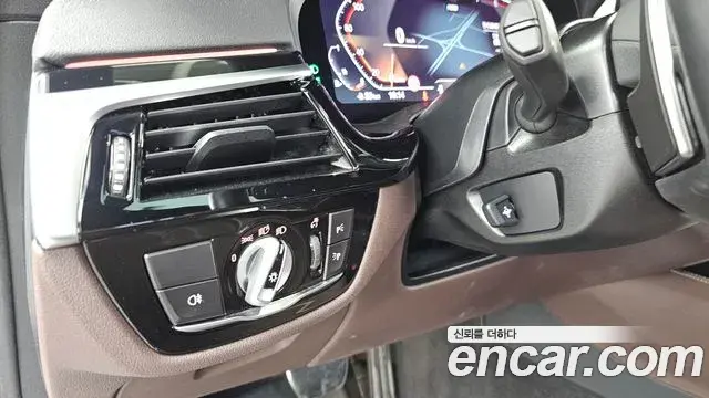 BMW 5 Series 2023 — ფოტო 6/31