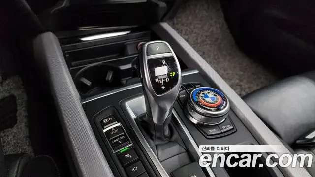 BMW X5 2018 — ფოტო 16/20