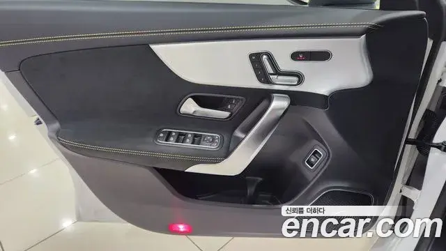 Mercedes-Benz CLA-Class 2025 — Фото 12/19