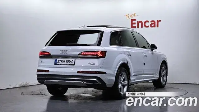 Audi Q7 2021 — Şəkil 5/30