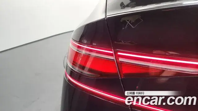 Genesis G90 2022 — ფოტო 10/34