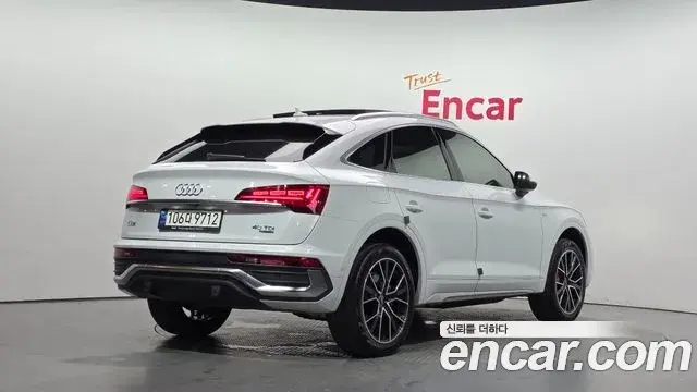 Audi Q5 2022 — Şəkil 17/34