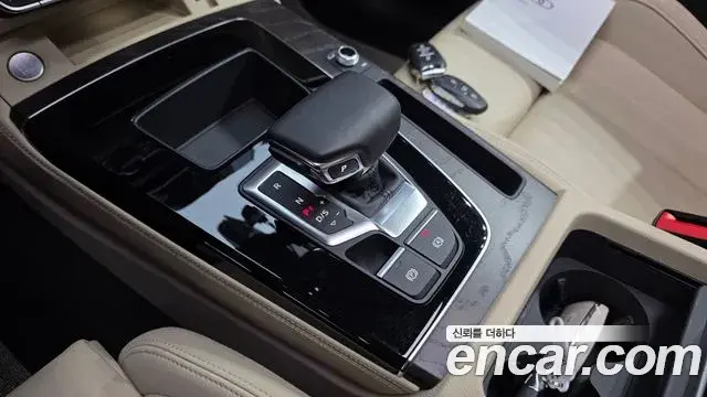 Audi Q5 2022 — Şəkil 25/34