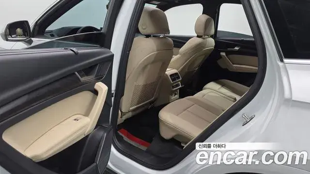 Audi Q5 2022 — Şəkil 21/34