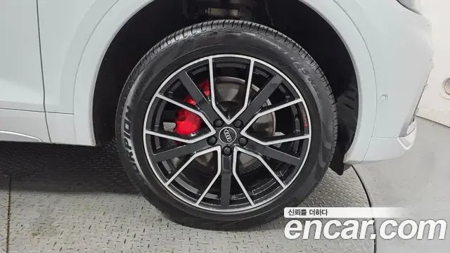 Audi Q5 2022 — Şəkil 19/34