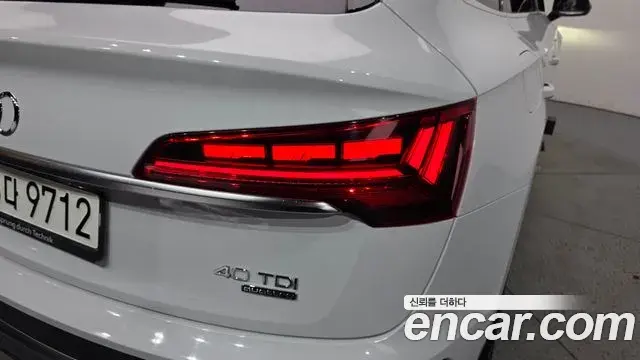 Audi Q5 2022 — Şəkil 14/34