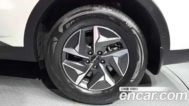 Kia Sorento 2023 — ფოტო 3/37