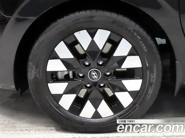 Hyundai Staria 2024 — ფოტო 9/20