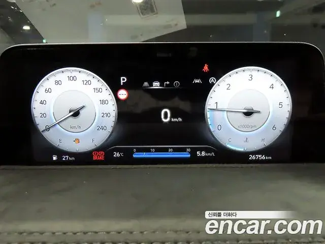 Hyundai Staria 2024 — ფოტო 11/20