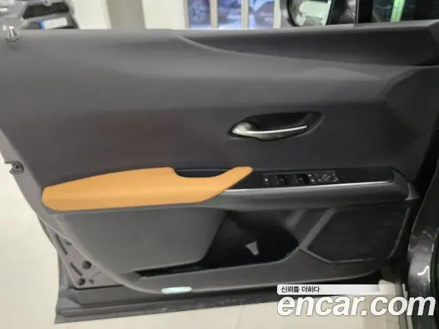 Lexus UX300h 2025 — ფოტო 10/15
