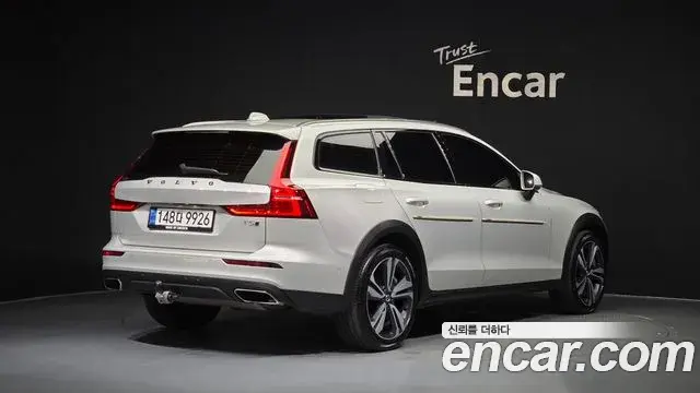 Volvo V60 Cross Country 2019 — Şəkil 14/34