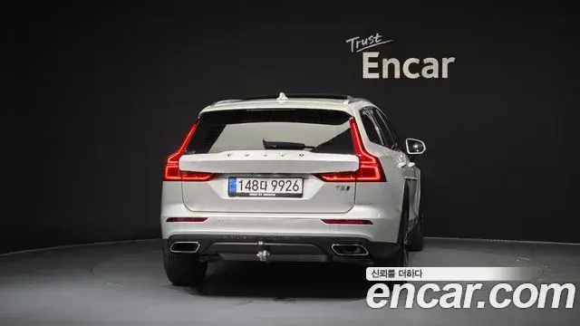 Volvo V60 Cross Country 2019 — Şəkil 13/34