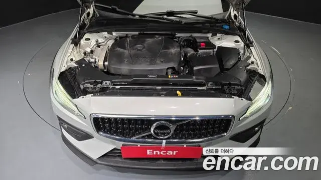 Volvo V60 Cross Country 2019 — Şəkil 21/34