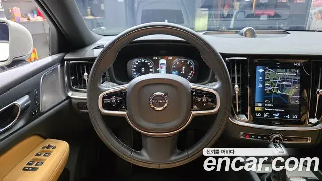 Volvo V60 Cross Country 2019 — Şəkil 27/34