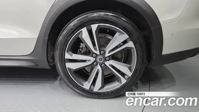 Volvo V60 Cross Country 2019 — Şəkil 7/34