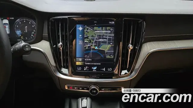 Volvo V60 Cross Country 2019 — Şəkil 28/34