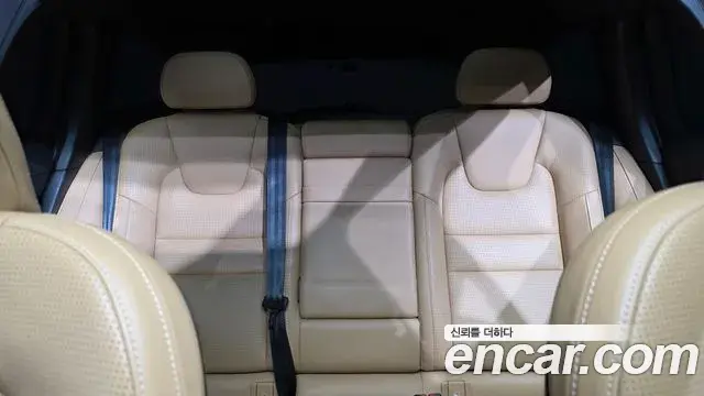 Volvo V60 Cross Country 2019 — Şəkil 20/34