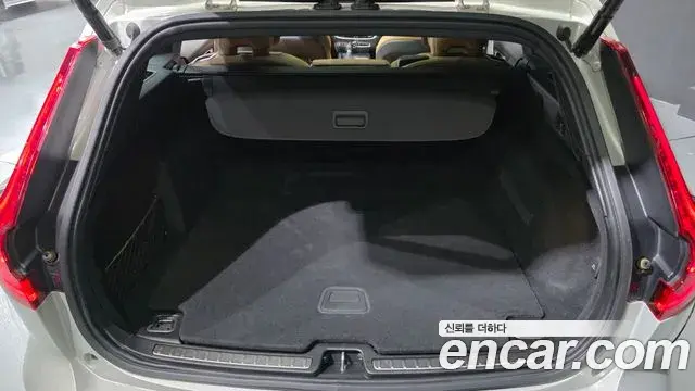 Volvo V60 Cross Country 2019 — Şəkil 11/34