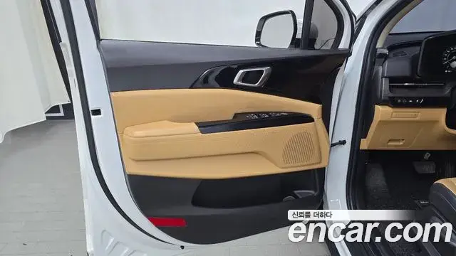 Kia Carnival 2021 — Photo 28/30