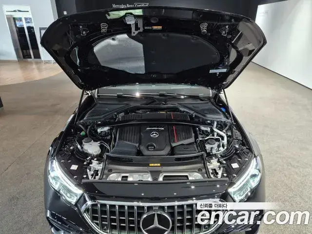 Mercedes-Benz E-Class 2025 — Photo 8/20