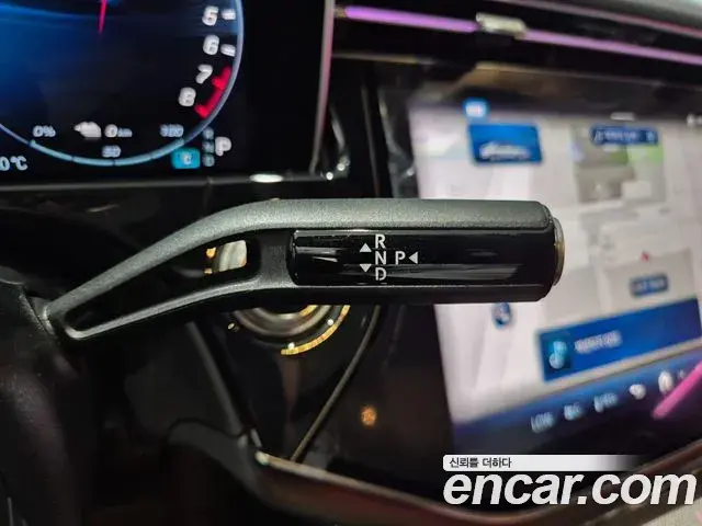Mercedes-Benz E-Class 2025 — Photo 18/20