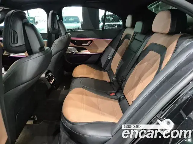Mercedes-Benz E-Class 2025 — Photo 2/20