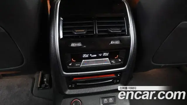 BMW X7 2020 — Şəkil 10/33