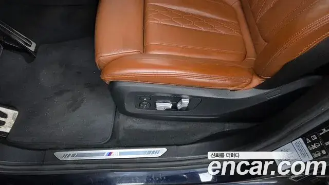 BMW X7 2020 — Şəkil 32/33