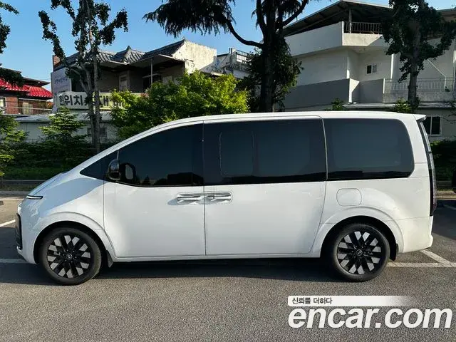 Hyundai Staria 2025 — Фото 2/11