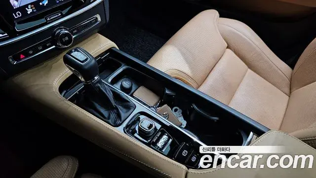 Volvo S90 2018 — Şəkil 18/20