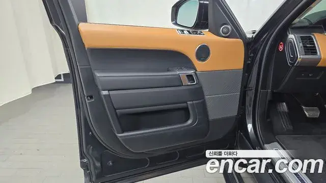 Land Rover Range Rover Sport 2021 — ფოტო 28/32
