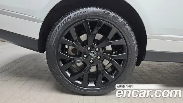Land Rover Range Rover 2021 — Photo 6/32