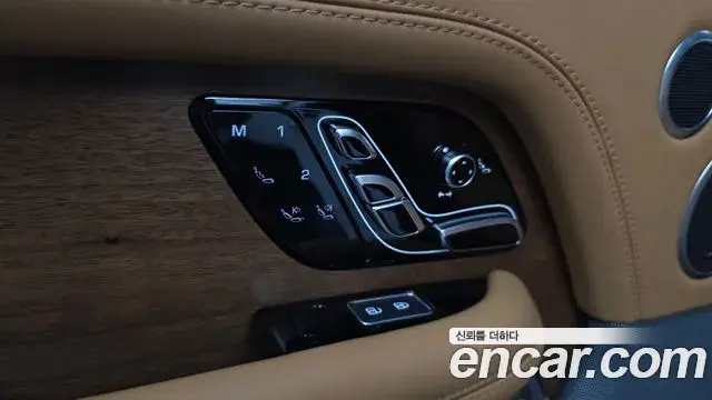 Land Rover Range Rover 2021 — Photo 25/32