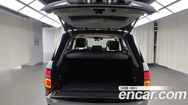 Land Rover Range Rover 2021 — Photo 17/32