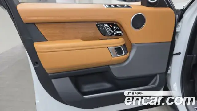 Land Rover Range Rover 2021 — Photo 28/32