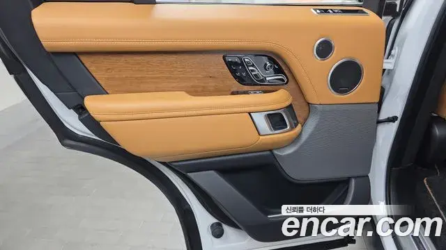 Land Rover Range Rover 2021 — Photo 21/32