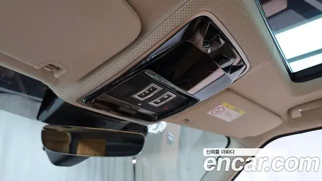 Land Rover Range Rover 2021 — Photo 26/32