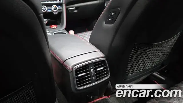 Genesis G70 2019 — Photo 17/36