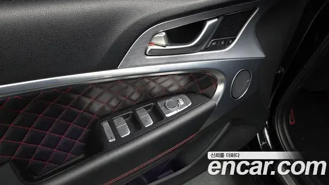 Genesis G70 2019 — Photo 23/36
