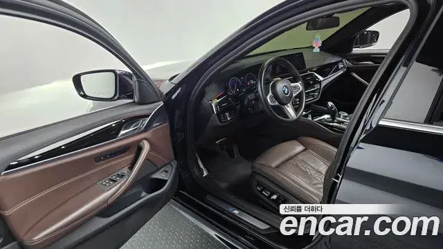 BMW 5 Series 2019 — Фото 10/20