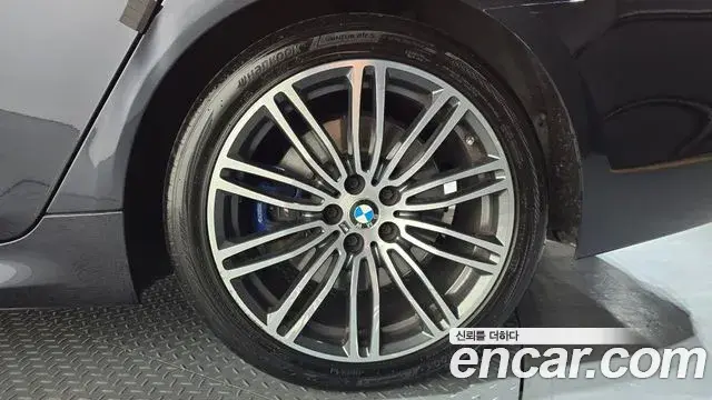 BMW 5 Series 2019 — Photo 20/34