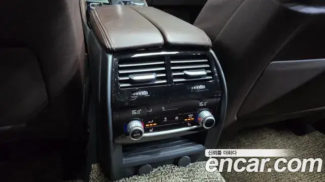 BMW 5 Series 2019 — Photo 33/34